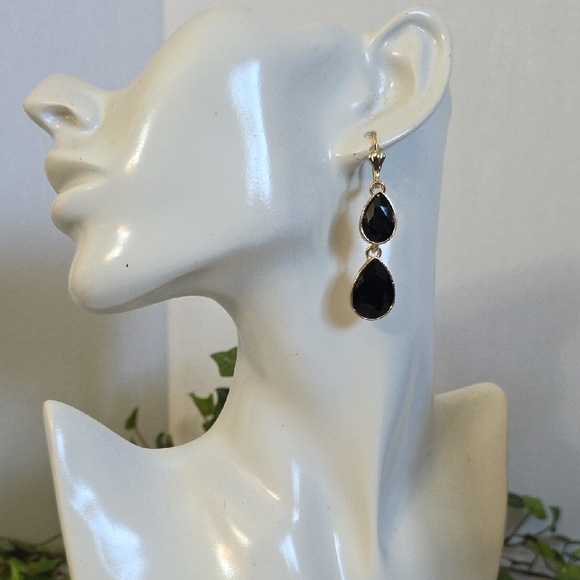 Gold Filled Black Glass Teardrop Necklace and Earrings Set - Picture 11 of 12